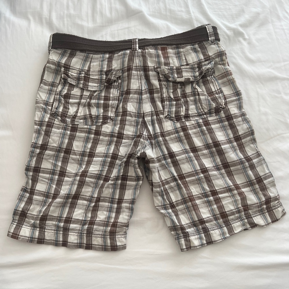 UNIONBAY Men's Plaid Cargo Shorts - Brown, Cream and Blue with Belt - 34” Waist - Picture 2 of 3